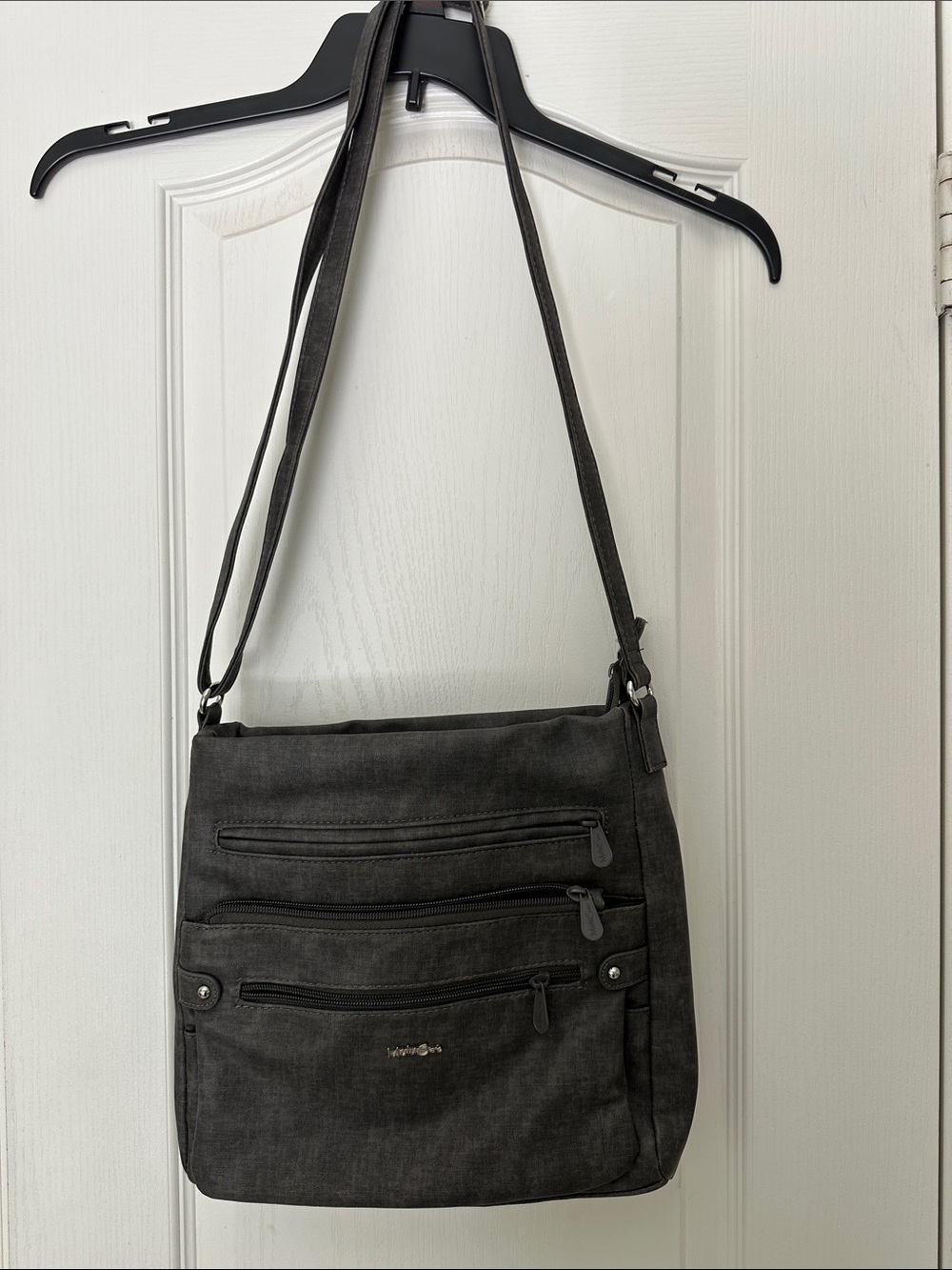 Everyday Versatile Black Shoulder Bag with Multiple Zip Pockets